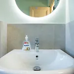 Compact Chic Design Apartman Tirana