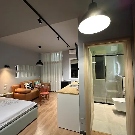 Compact Chic Design * Τίρανα