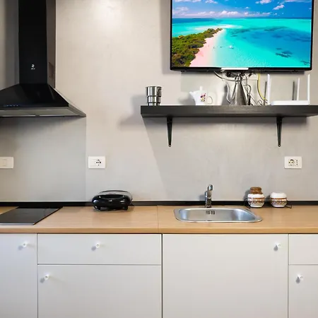 Compact Chic Design Τίρανα