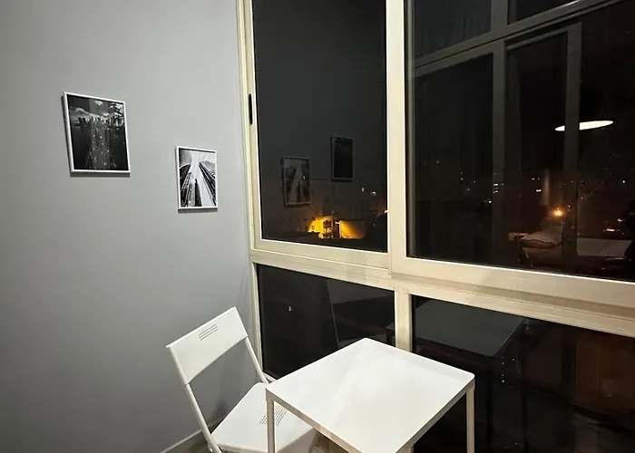 Compact Chic Design Τίρανα