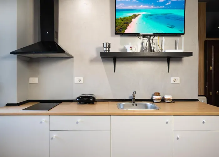 Compact Chic Design Τίρανα