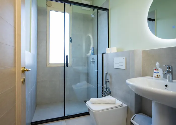 Compact Chic Design Τίρανα