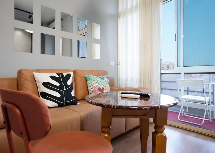 Compact Chic Design Τίρανα