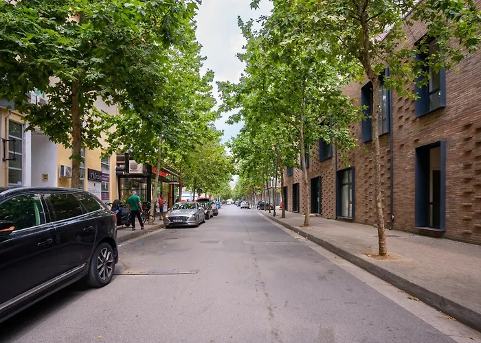 Compact Chic Design Τίρανα