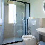Compact Chic Design 地拉那