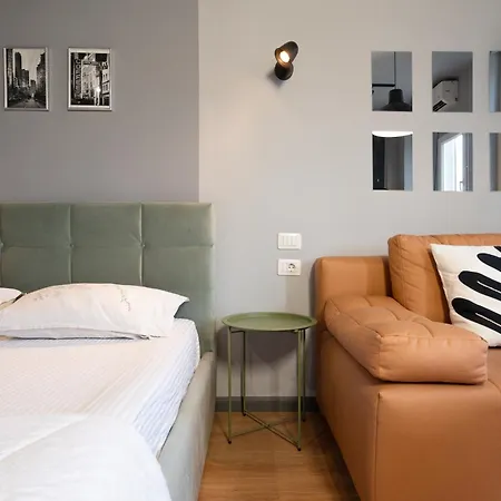 Compact Chic Design טיראנה