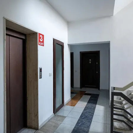 דירה Compact Chic Design טיראנה