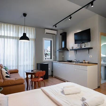 Compact Chic Design 티라나