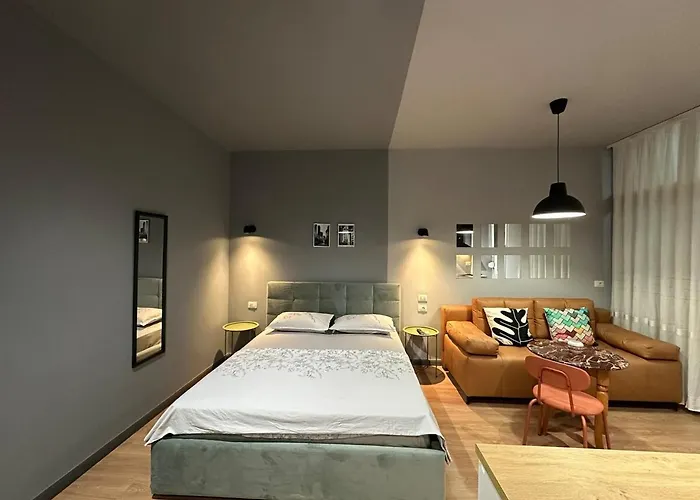 Compact Chic Design Tiran