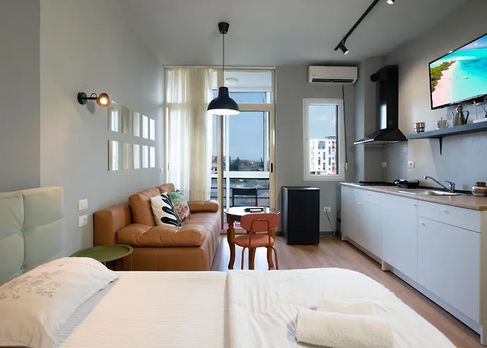 Compact Chic Design *