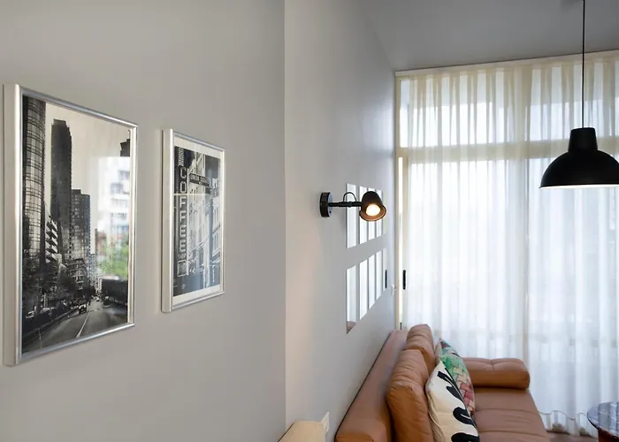 Compact Chic Design * Tiran