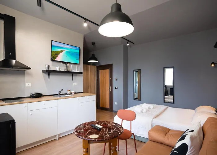 Compact Chic Design Tiran