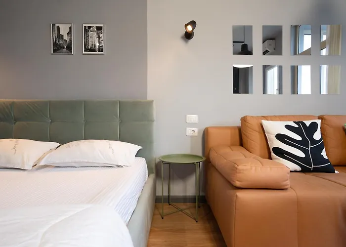 Compact Chic Design Tiran