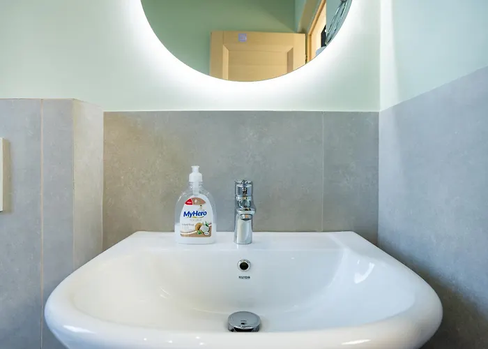 Compact Chic Design Daire Tiran