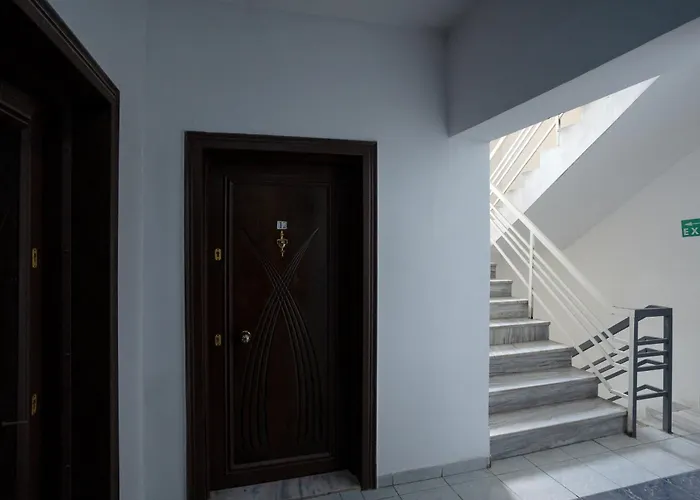 Compact Chic Design Tiran