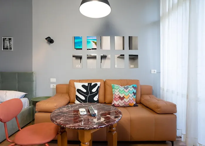 Compact Chic Design * Tiran